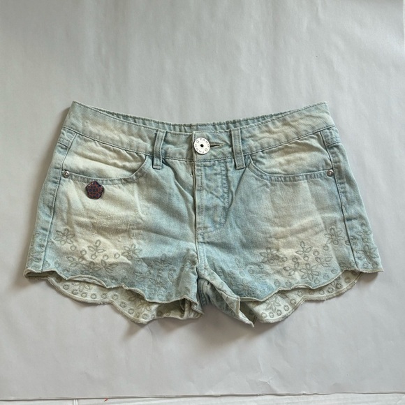 Rare Farm Rio Embroidered‎ Scalloped Hem Jean Shorts Size 4 - Picture 1 of 8